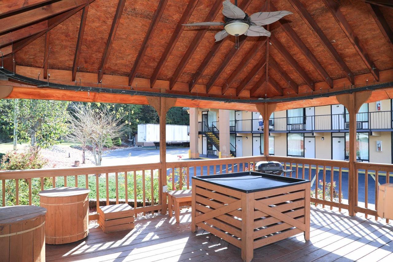Hotel Super 8 By Wyndham Marion Nc Esterno foto