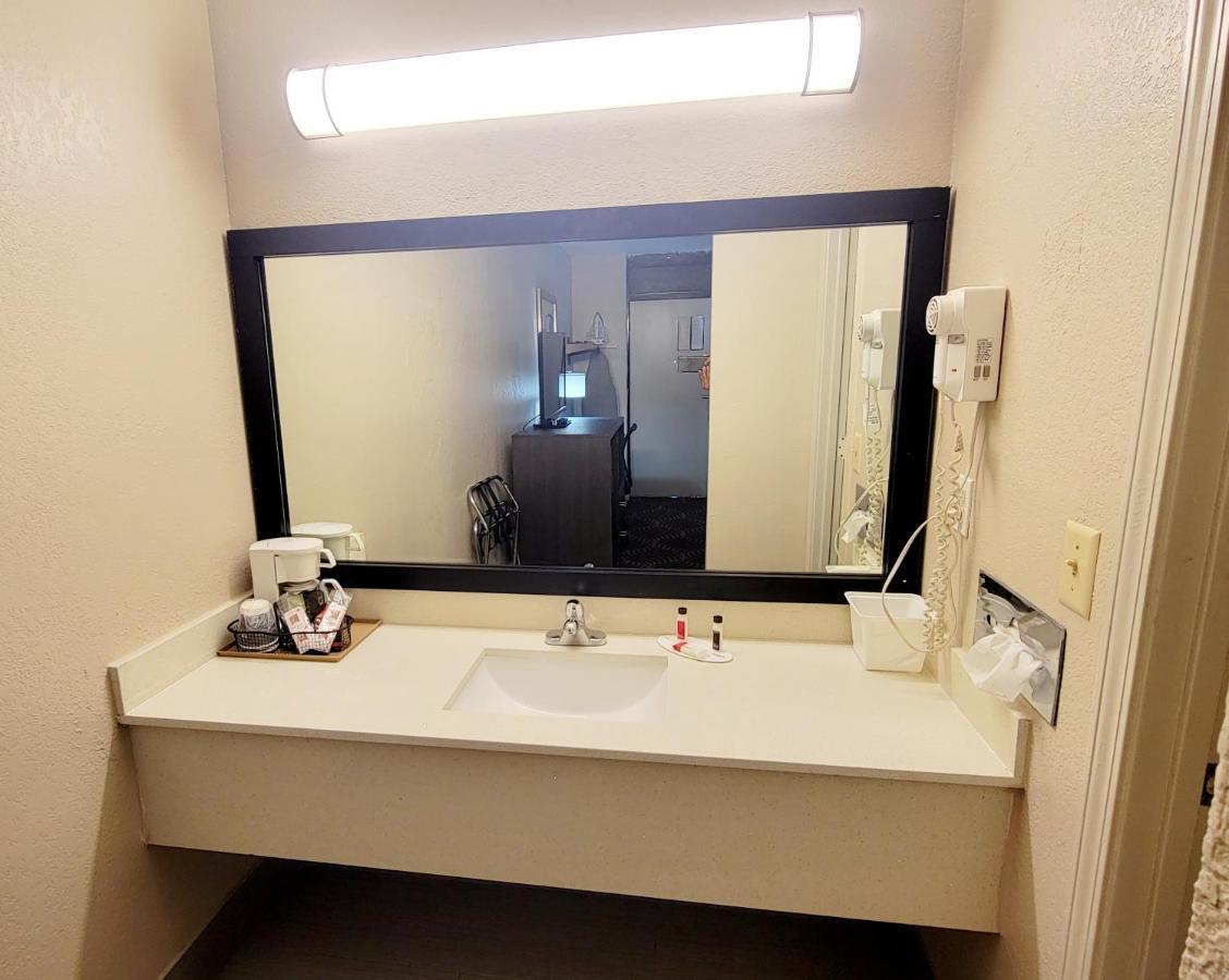 Hotel Super 8 By Wyndham Marion Nc Esterno foto