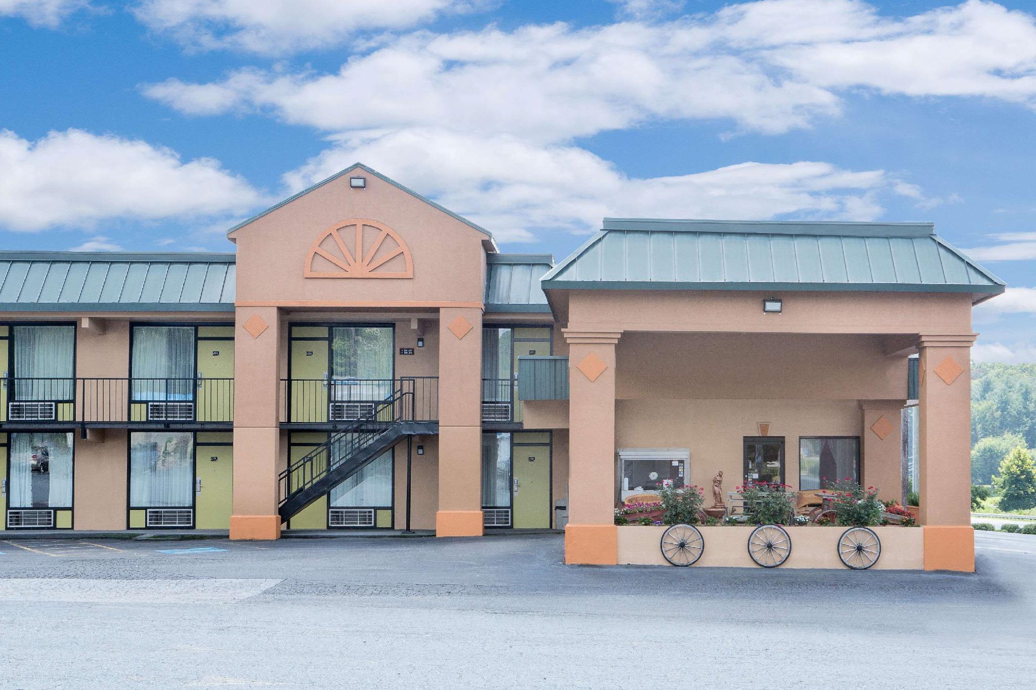 Hotel Super 8 By Wyndham Marion Nc Esterno foto