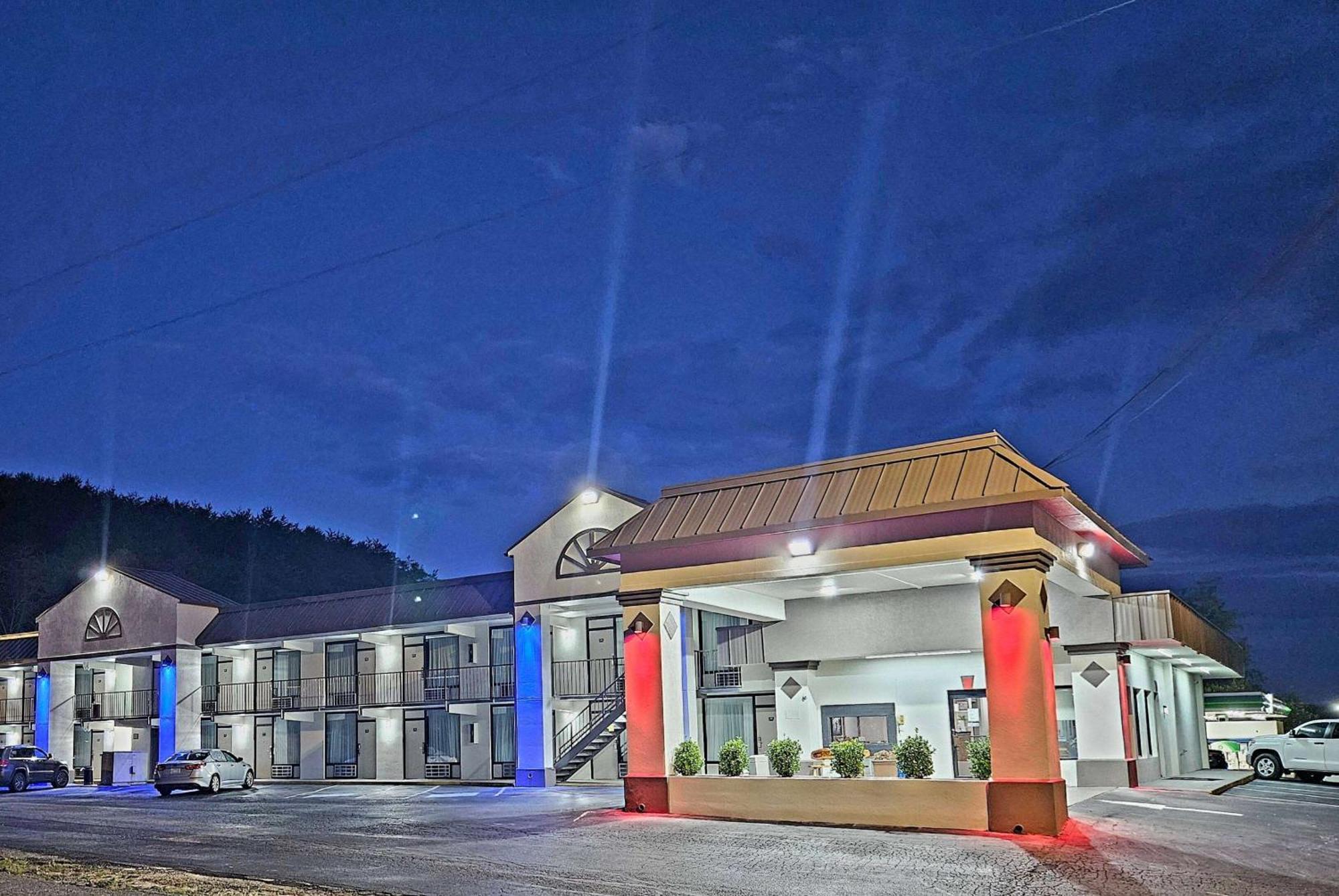 Hotel Super 8 By Wyndham Marion Nc Esterno foto
